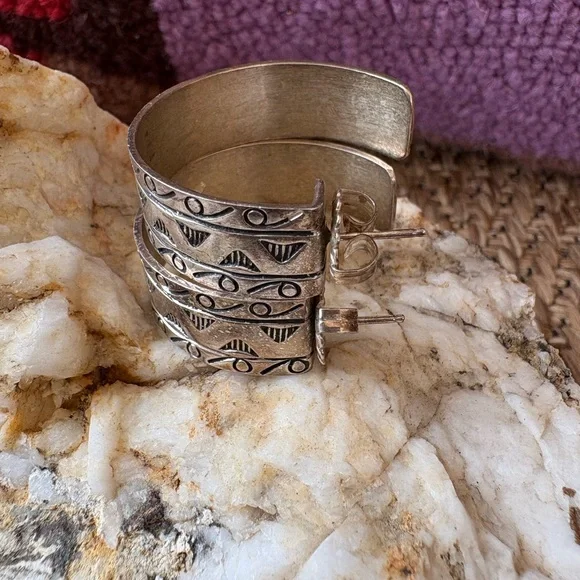 Sterling Silver earrings with southwestern design - Picture 10 of 12